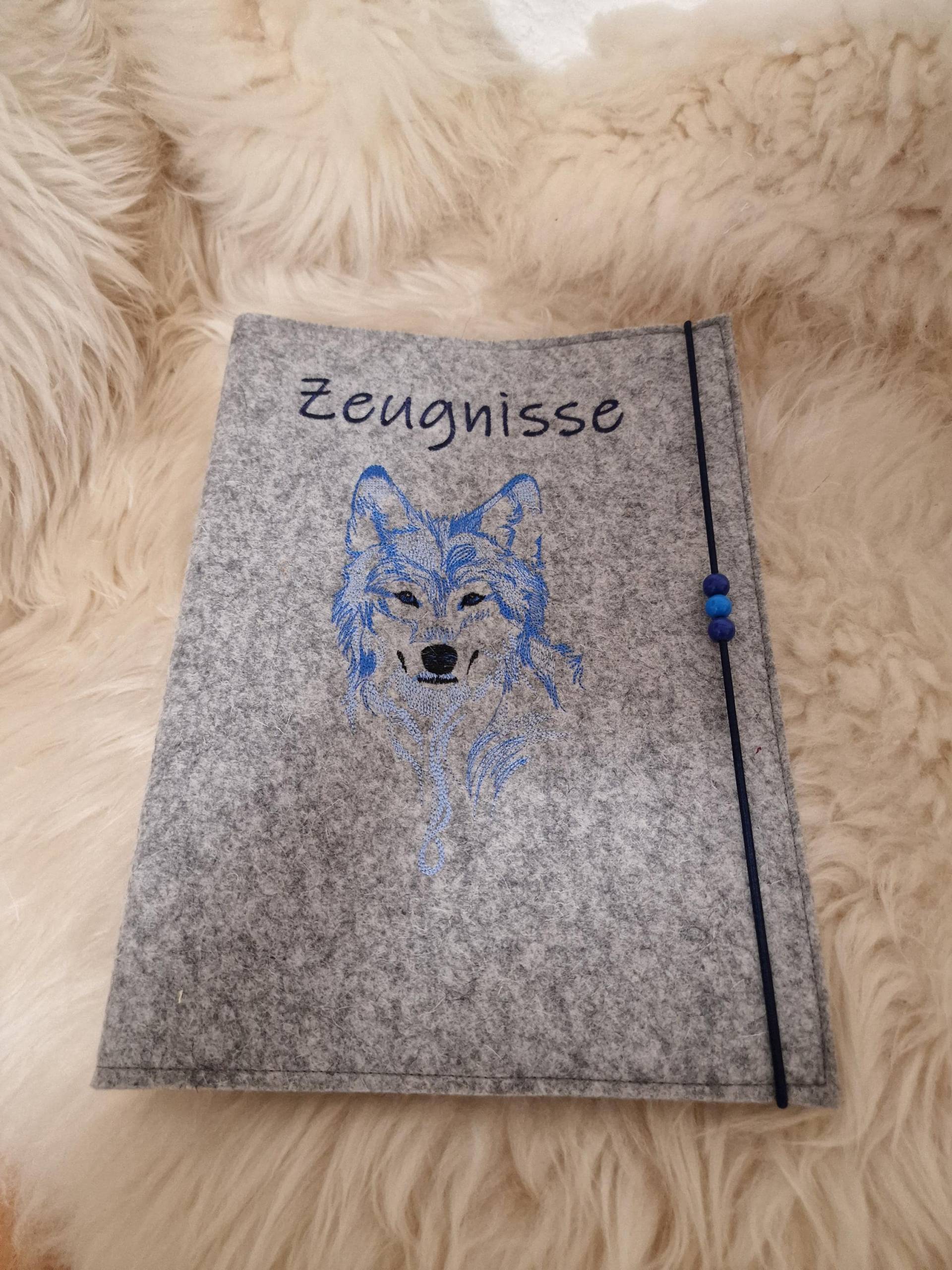 Zeugnismappe Wolf Wollfilz Grau Blau Mit Namen W1685 von Etsy - DieWichtelstickerei