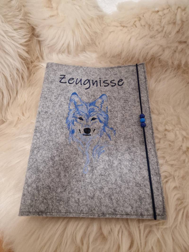 Zeugnismappe Wolf Wollfilz Grau Blau Mit Namen W1685 von Etsy - DieWichtelstickerei