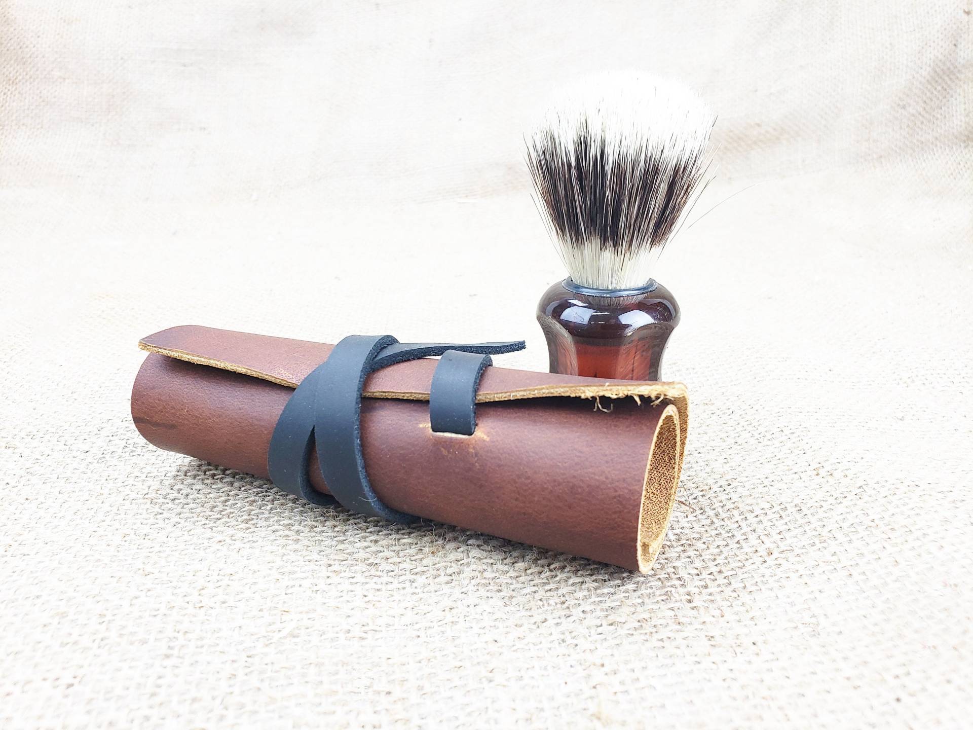Leder Rasierpinsel Rolle Pinsel Fall Herren Pflege Kit Für Rasieren Toilettentasche Zubehör Reise Geschenke Jungs Gerade Razor Leder Rasierpinsel Rolle Pinsel Fall Herren Pflege Kit Für Rasieren Toilettentasche Zubehör Reise Geschenke Jungs Gerade Razor von Etsy - DivinaDenuevo