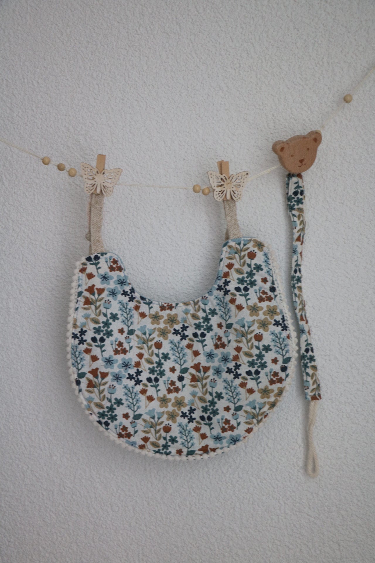 Lätzchen - Und Schnullerhalter Lätzchen - Und Schnullerhalter von Etsy - Dodinobabyshop