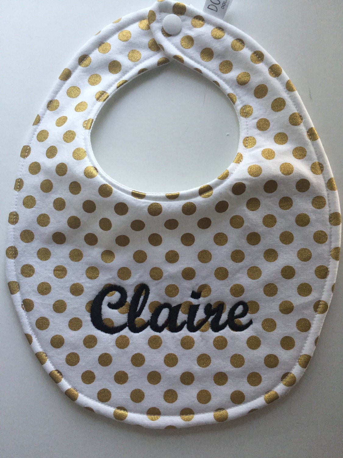Gold & Weiß Polka-Dot-Baby-Lätzchen Mit Stickerei Gold & Weiß Polka-Dot-Baby-Lätzchen Mit Stickerei von Etsy - DollyandGeorge