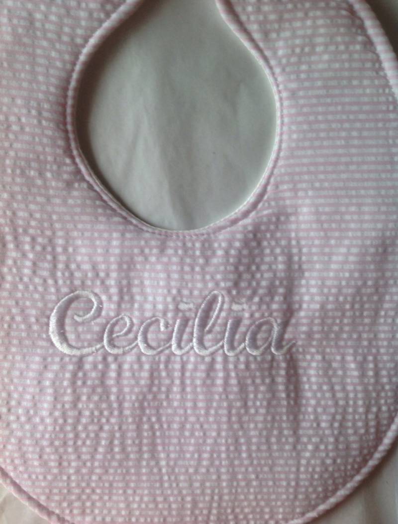 Personalisierte Seersucker-Baby-Lätzchen von Etsy - DollyandGeorge