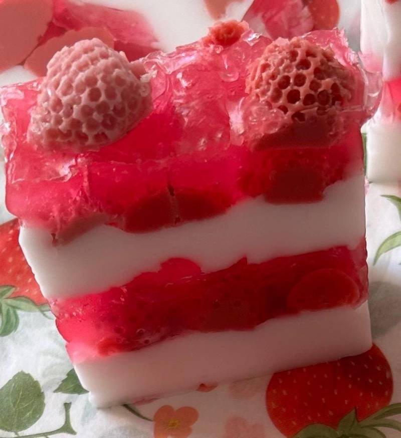 Erdbeer-Joghurt Seife - Handgemachte Ziegenmilchseife Mit Kokosöl | Dessert Geschenkidee Dekorative Artisan von Etsy - DoroCandle