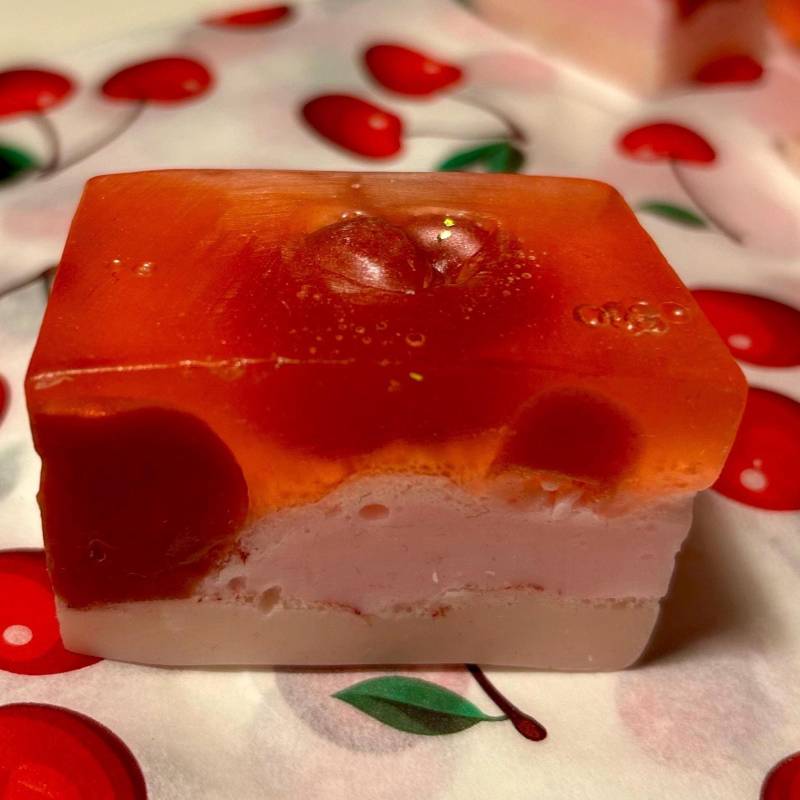 Kirschseife Mini - Handgemachte Ziegenmilchseife Ca. 60G | Dessert Seife Geschenkidee Kleine Artisan von Etsy - DoroCandle