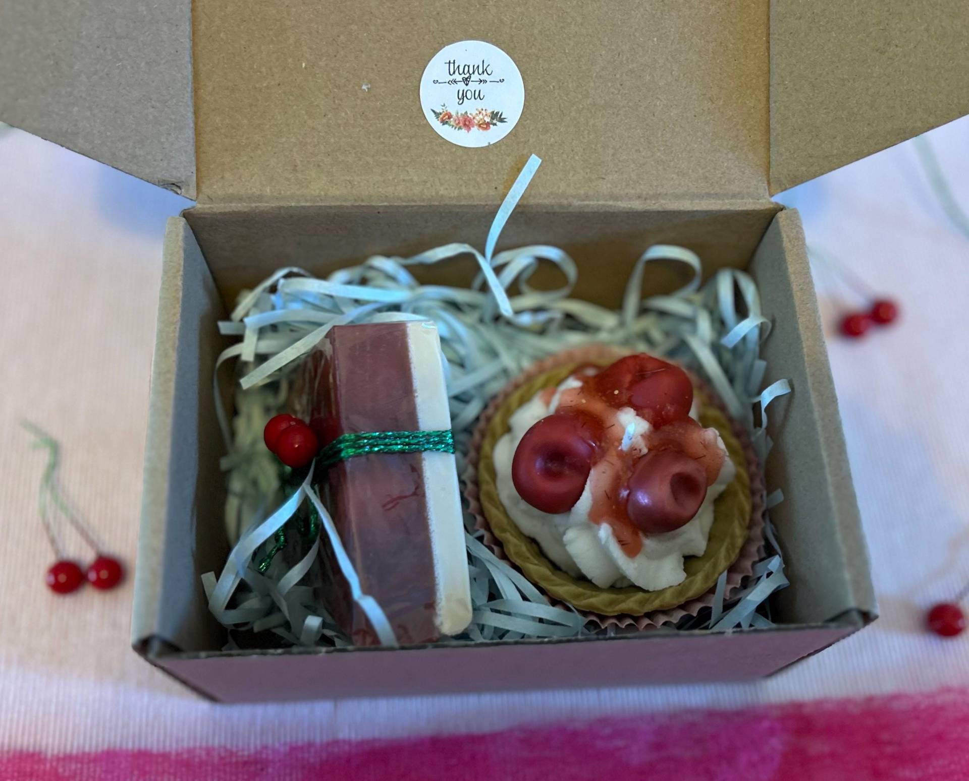 Wohlfühl Set Cherry Seife Und Cupcake Kerze Mit Kirschduft von Etsy - DoroCandle
