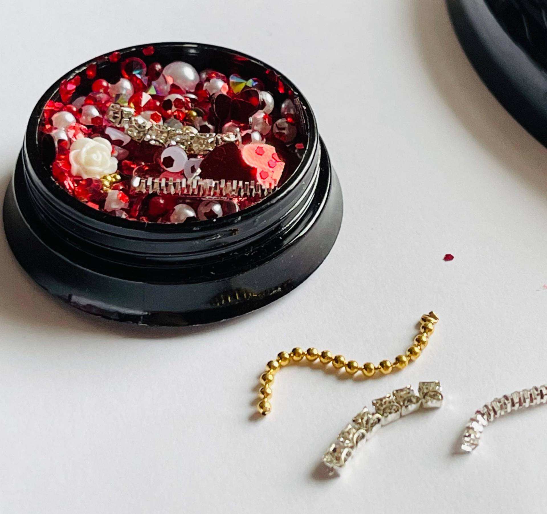 Auswahl An Schönen Nagel Valentinstag Dekorationen, Herz Paillette, Harz Blumen, Kristalle, Pailletten, Kette, Strass, Glitzer Nagelkunst von Etsy - DorraDesign