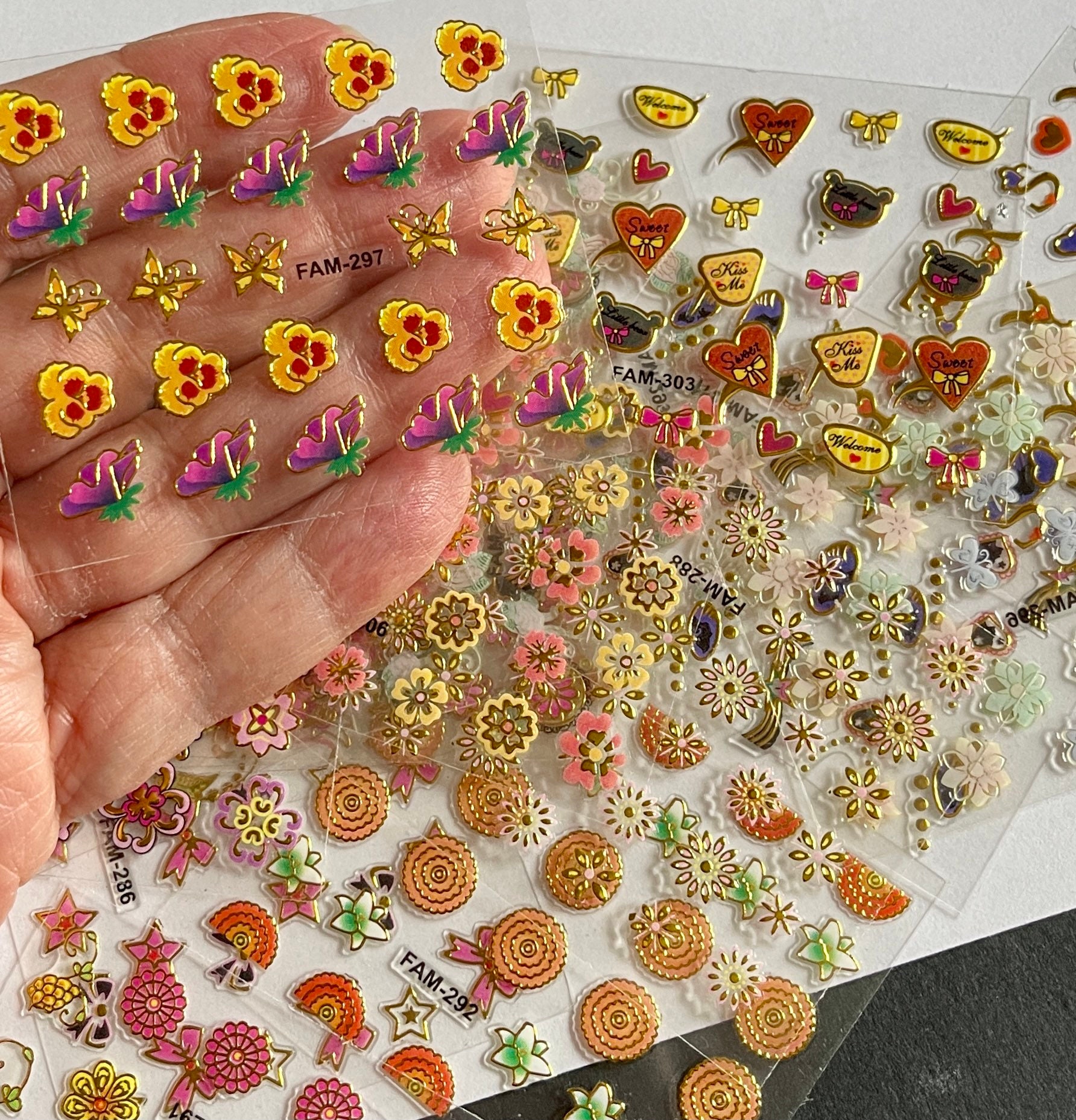 Geprägte 3D Nail Sticker, Blumen Motive Diamant Katze Butter Fliegen Buchstaben Gold Art Aufkleber, Selbstklebende Nagel Tattoos von Etsy - DorraDesign