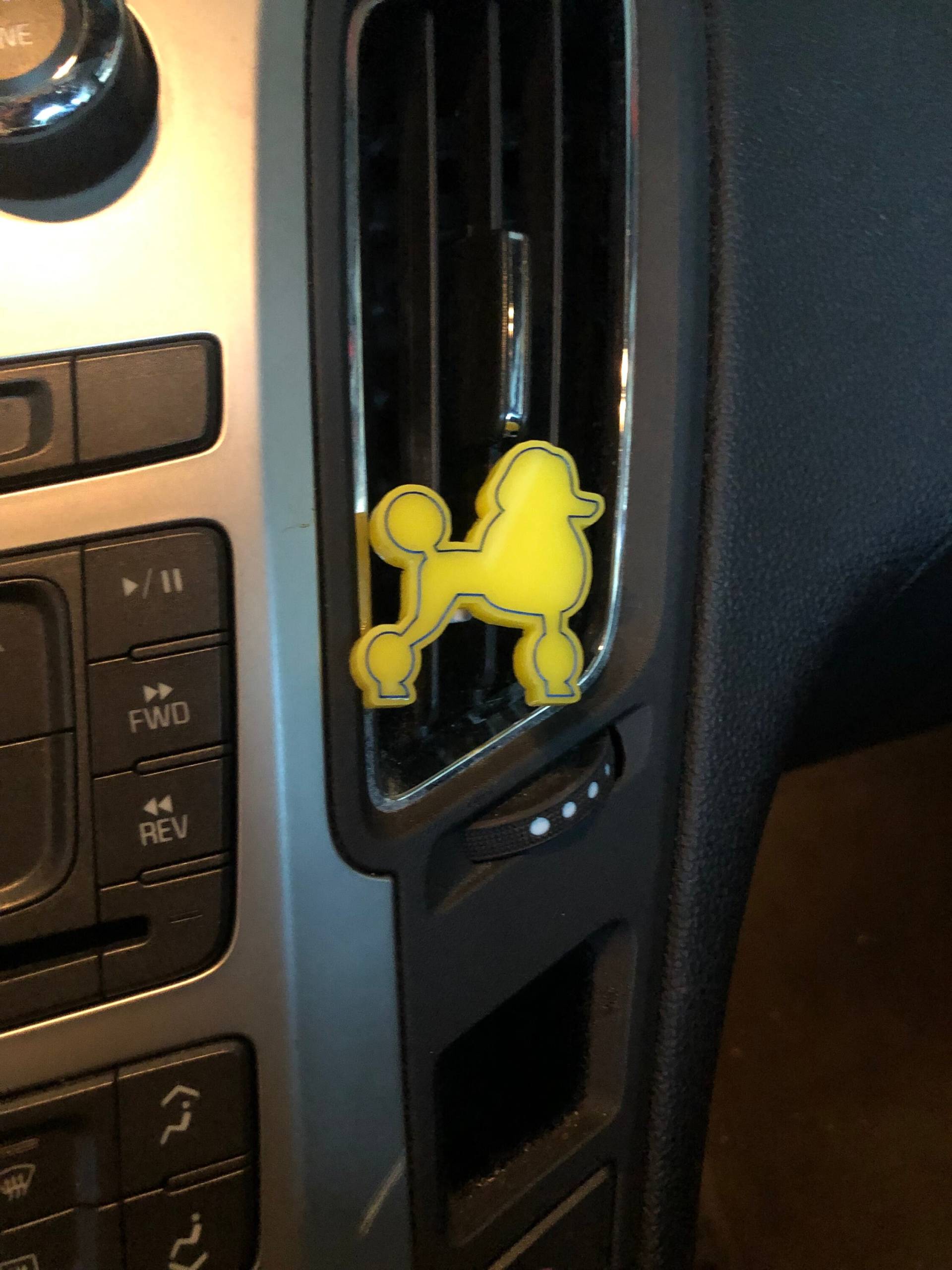 Vertikaler Auto Lüftungsmaskenhalter | Charm Anhänger Überfahrt Geschenk Pudelförmig Einweihungsgeschenk Pflege Jubiläumsgeschenk von Etsy - DoubleLegacyDesigns