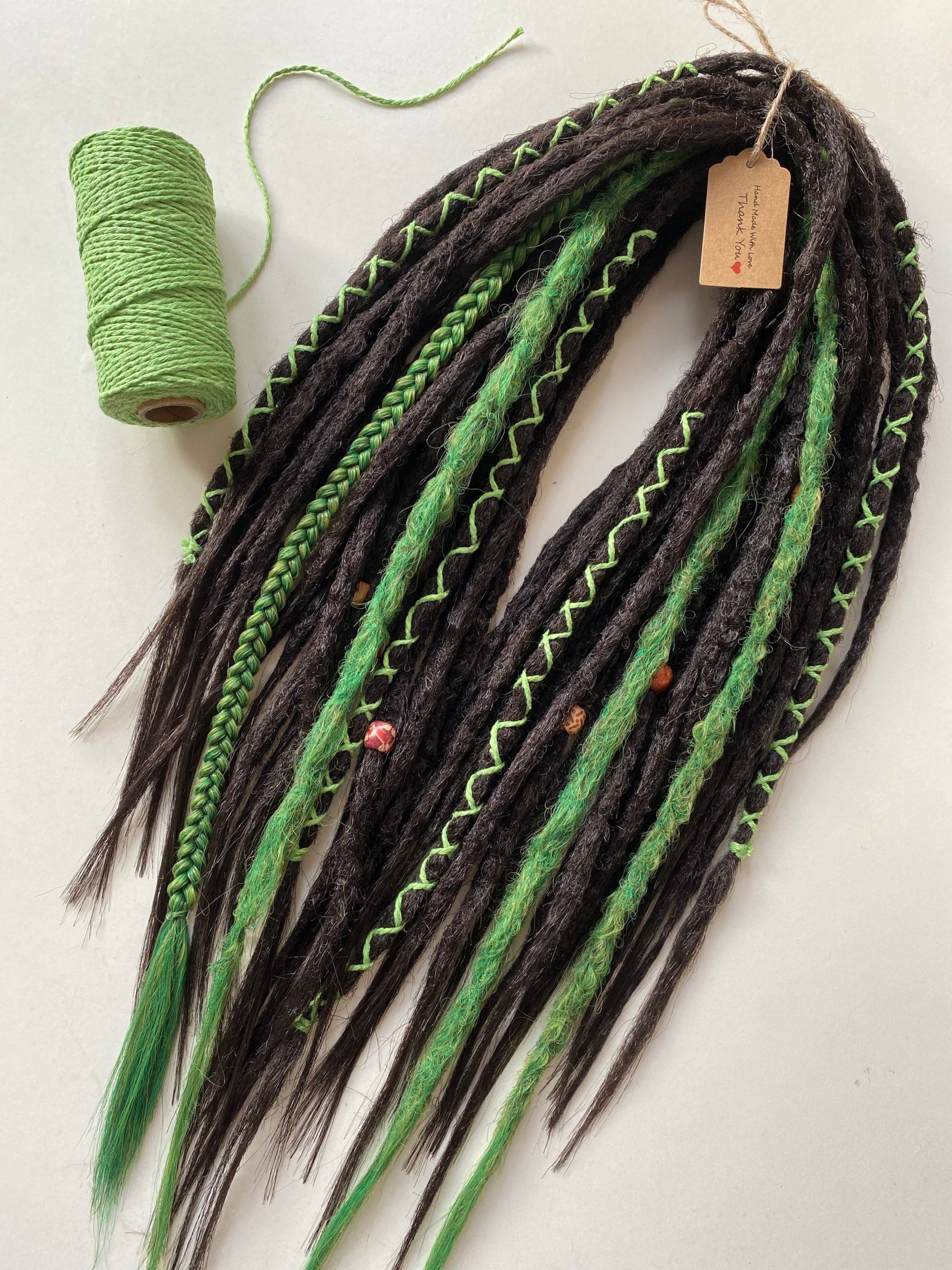 Waldgrüne Gehäkelte Dreadlocks Erweiterungen Braun Mit Grünen Akzenten, Kanekalon Dreads Waldgrüne Gehäkelte Dreadlocks Erweiterungen Braun Mit Grünen Akzenten, Kanekalon Dreads von Etsy - DrDreadShop