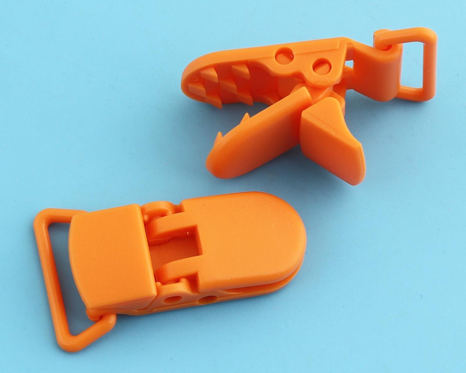 Hosenträger Clips Schnuller Clips, Kam Kunststoff Mit Orange Farbe, Binky Clip Zubehör von Etsy - DragonTradition