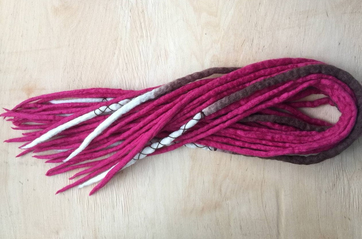17x 50 cm Himbeer Und Braun Dreadlocks, Wolle Dreads Verlängerungen, Rubin Ombre Dunkelbraun Bis Blond Doppelend 17x 50 cm Himbeer Und Braun Dreadlocks, Wolle Dreads Verlängerungen, Rubin Ombre Dunkelbraun Bis Blond Doppelend von Etsy - DreadShu