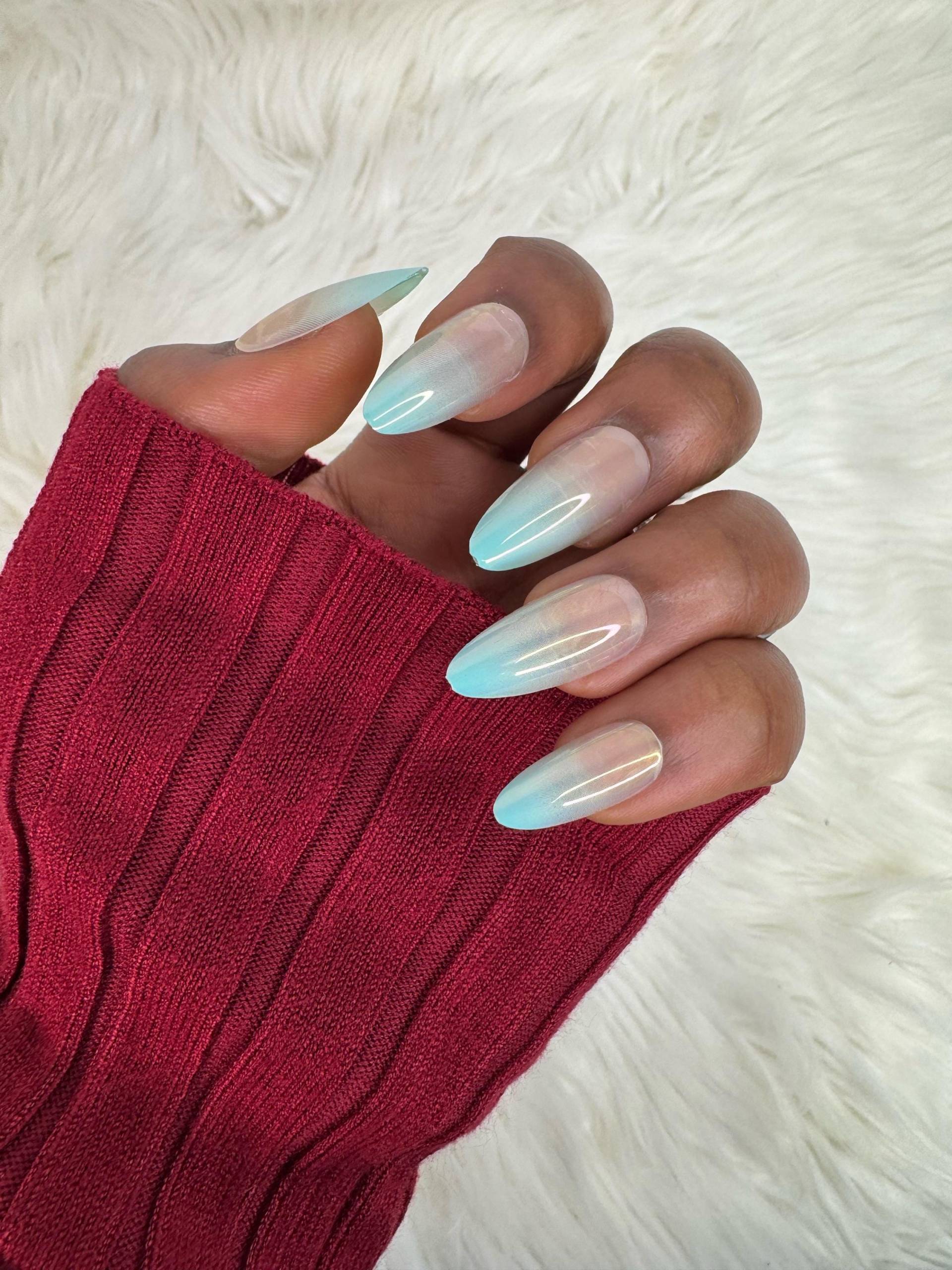 Aqua Blue Ombré Drücken Sie Auf Die Nägel | Mandel Gefälschte Aqua Blue Ombré Drücken Sie Auf Die Nägel | Mandel Gefälschte von Etsy - DrosseNails