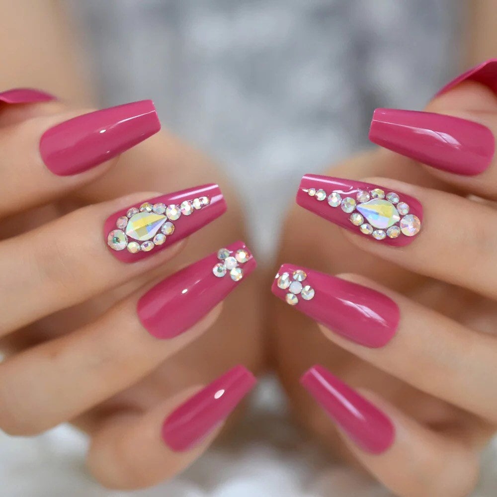 Barbie - Pink Medium Tapered Sarg Press On Nails Mit Strasssteinen von Etsy - DrosseNails