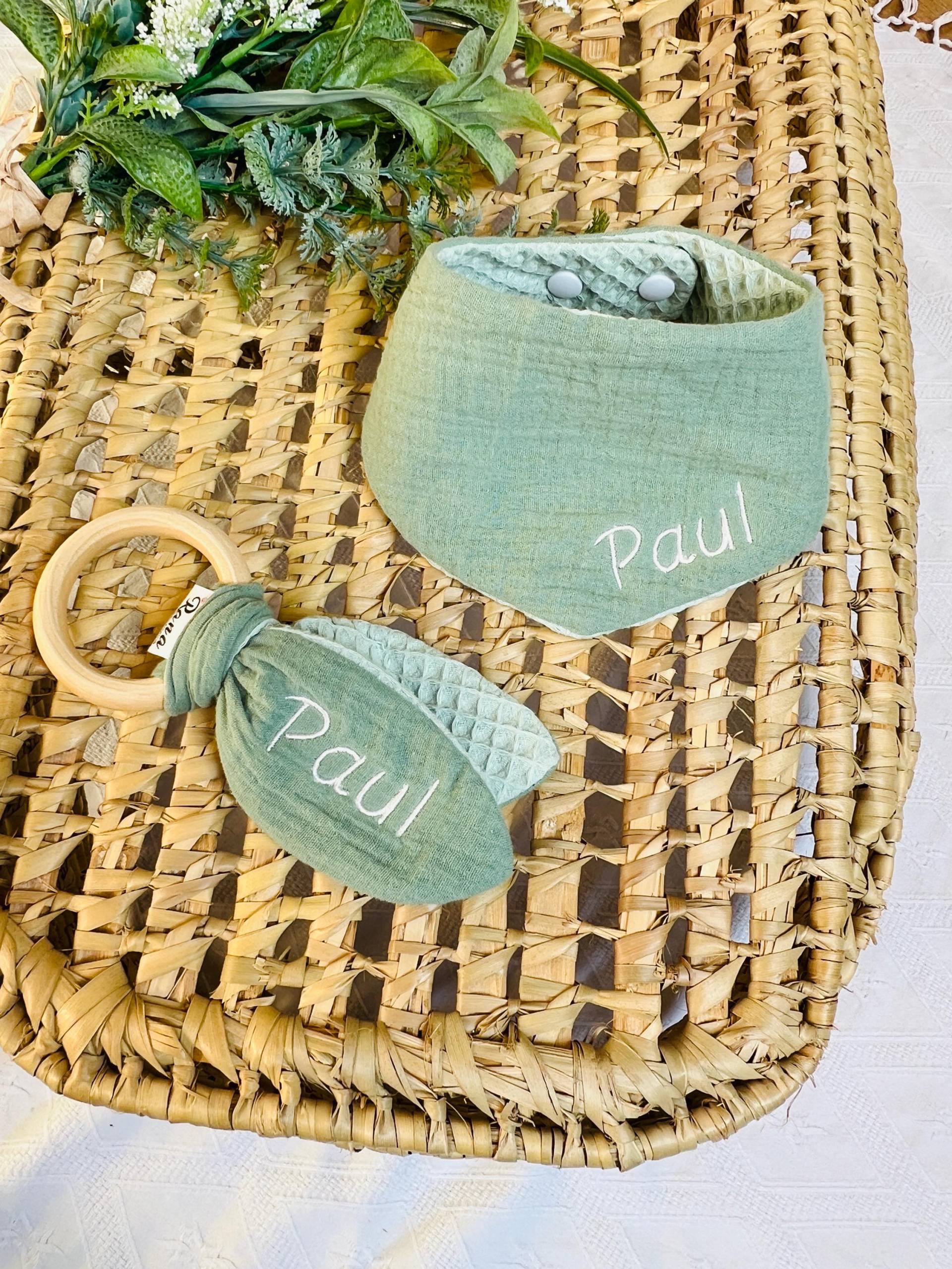 Babyset Halstuch Beißring Mit Namen Bestickt, Musselin Minigrün Salbei Pastell, Geschenk Zur Geburt Taufe Eltern, Kinder Schal, Waffelpique Babyset Halstuch Beißring Mit Namen Bestickt, Musselin Minigrün Salbei Pastell, Geschenk Zur Geburt Taufe Eltern, Kinder Schal, Waffelpique von Etsy - Dsgn4Kids
