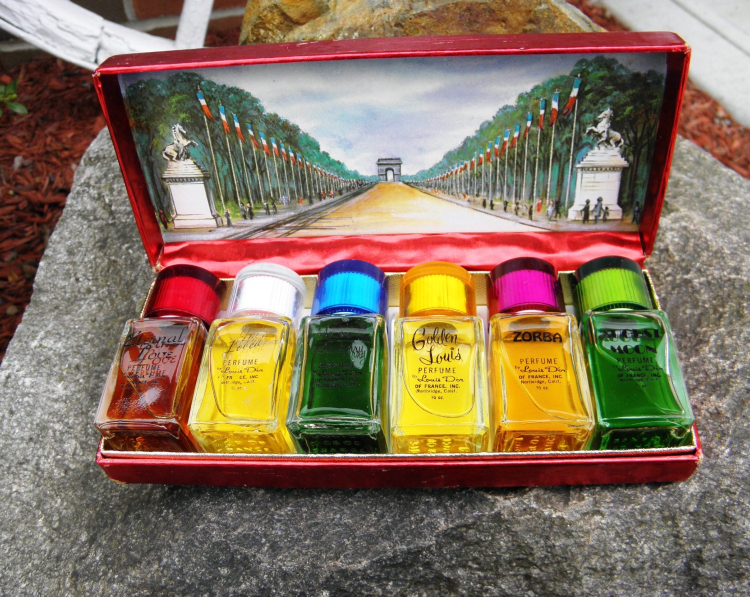 Vintage Die Berühmten Sechs Parfums Von Louis D'or Frankreich Geschenkset - 1955 Dustymillerantiques Vintage Die Berühmten Sechs Parfums Von Louis D'or Frankreich Geschenkset - 1955 Dustymillerantiques von Etsy - DustyMillerAntiques