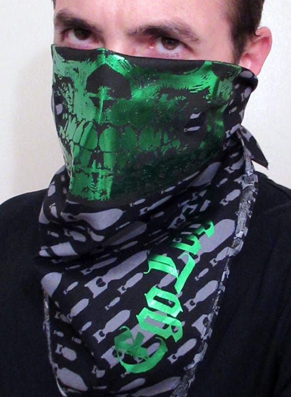 Metallisch Grüner Totenkopf Auf Silberner Bombe. Schwarze Halbgesichtsmaske Mit Bandana-Aufdruck, Die Den Staubschutzschal Abdeckt von Etsy - EGOLOGICS