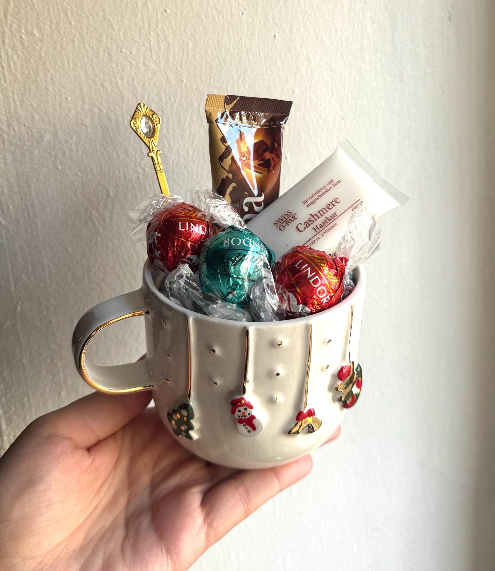 Handgemachte Tasse | Befüllte Tasse| Wichteln Weihnachten Weihnachtsgeschenk Idee| Weihnachtstasse| Keramik von Etsy - EMLIGNEBYMELEK