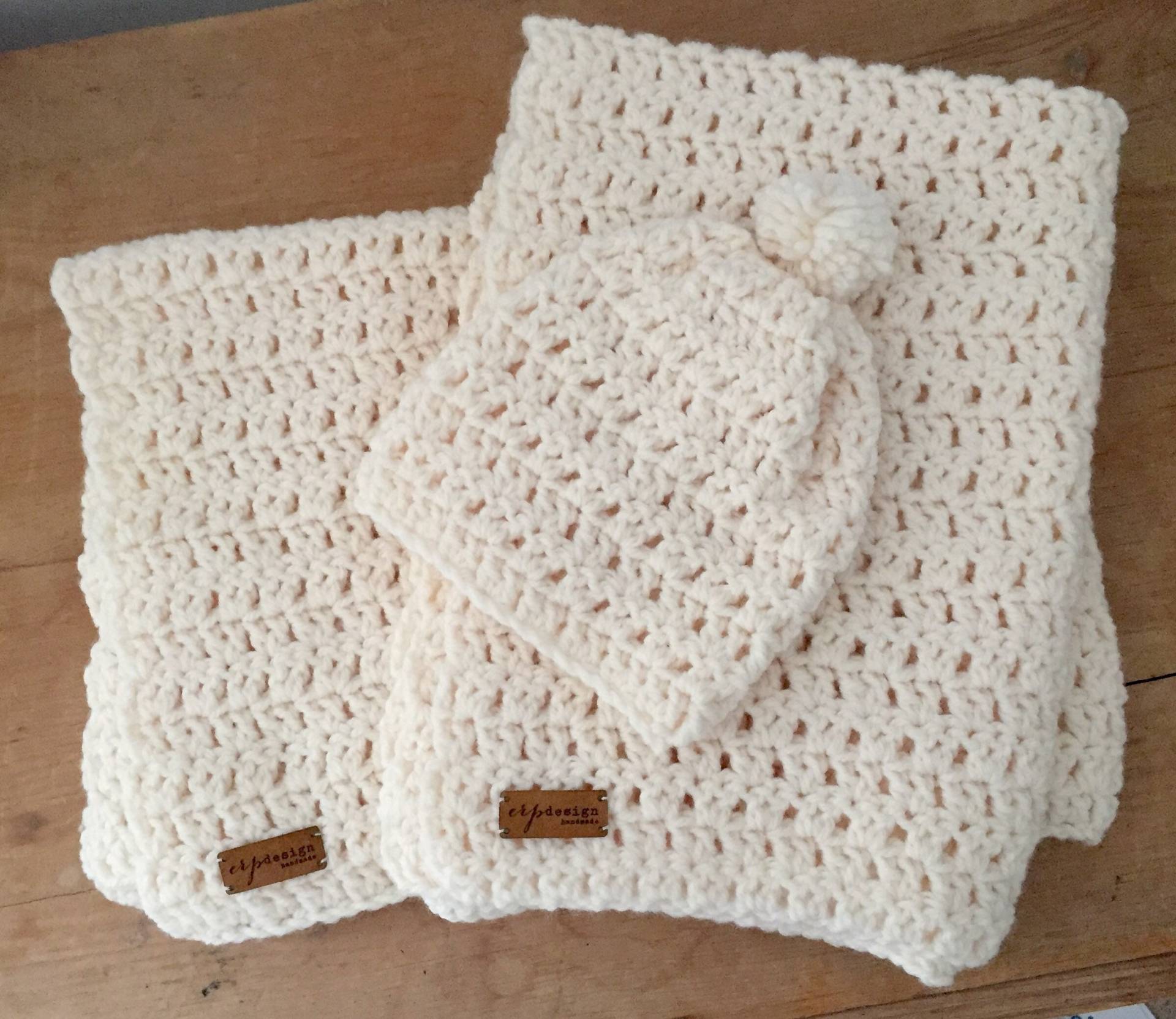 "Handgemachtes, Gehäkeltes Baby Set "Aus Dem Krankenhaus"." Inklusive Pudelmütze, Autositzdecke Und Babybettchendecke "Handgemachtes, Gehäkeltes Baby Set "Aus Dem Krankenhaus"." Inklusive Pudelmütze, Autositzdecke Und Babybettchendecke von Etsy - ERPdesign