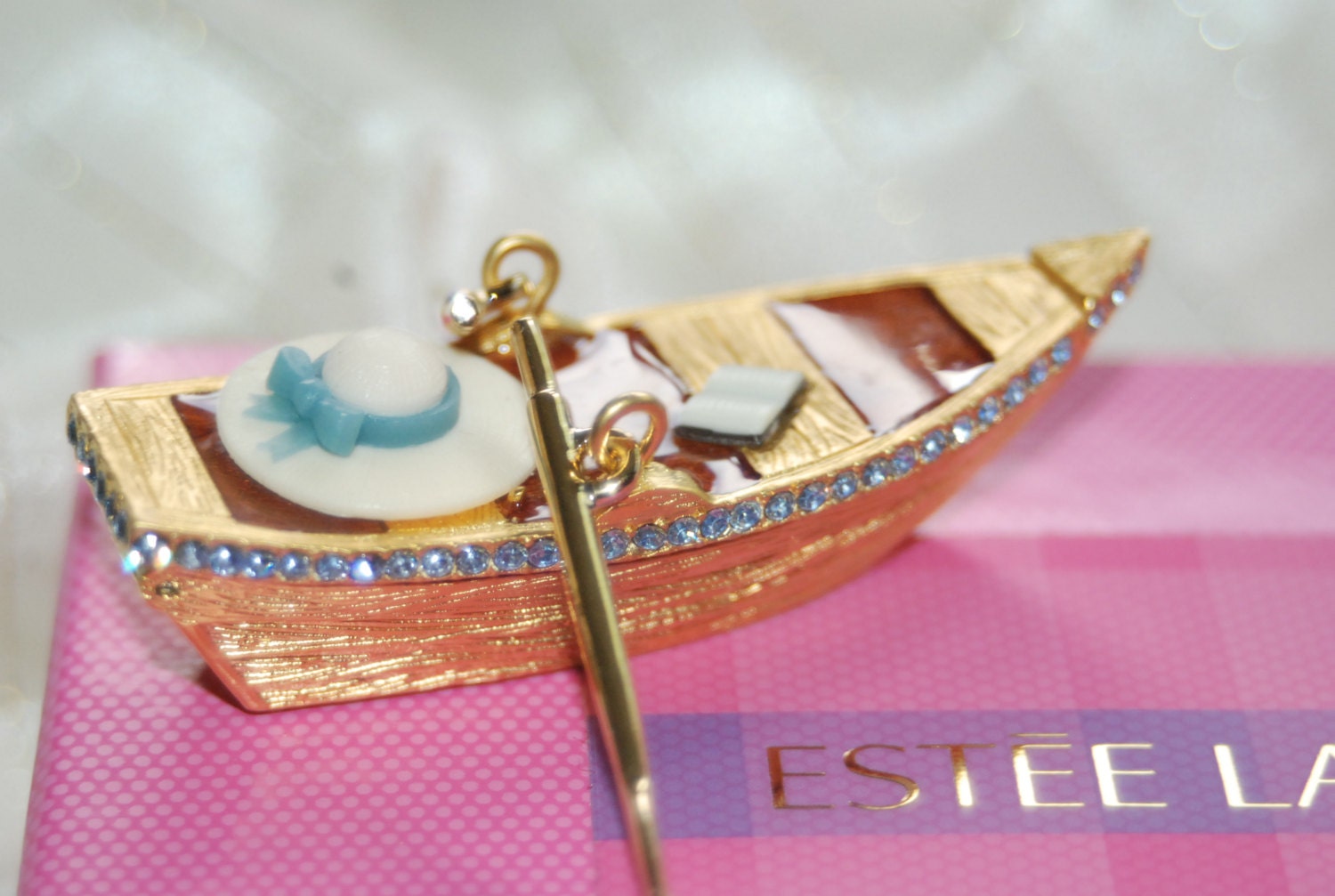 Estee Lauder Pleasures Solid Perfume Compact - Bootsfahrt -Boxed Oder Inboxed So Romantisch Estee Lauder Pleasures Solid Perfume Compact - Bootsfahrt -Boxed Oder Inboxed So Romantisch von Etsy - ESTEEFINDS4U