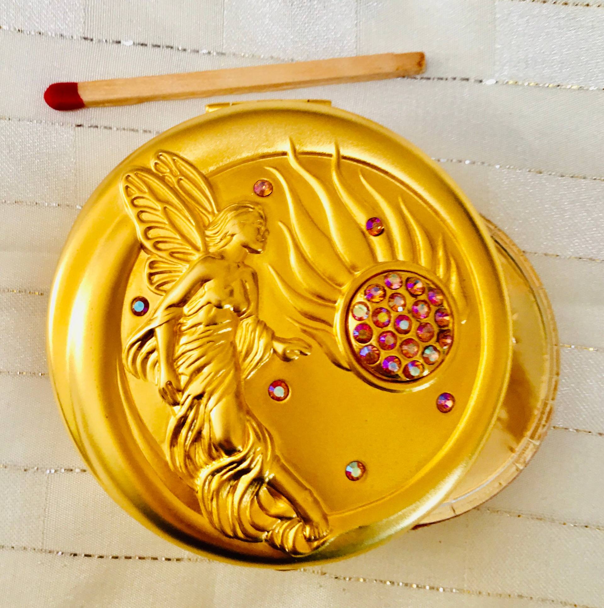 Estée Lauder Spirit Of Fire Powder Compact Mit Lucidity Translucent Schatten Mint in Original Box. Sehr Selten Estée Lauder Spirit Of Fire Powder Compact Mit Lucidity Translucent Schatten Mint in Original Box. Sehr Selten von Etsy - ESTEEFINDS4U