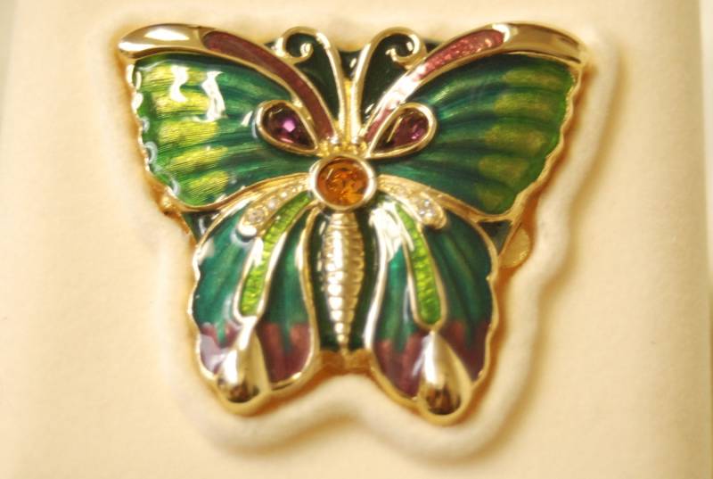 Exquisite Estee Lauder White Lines Butterfly Compact Mint in Box Duftig Und Fantastisch Circa 1993 Exquisite Estee Lauder White Lines Butterfly Compact Mint in Box Duftig Und Fantastisch Circa 1993 von Etsy - ESTEEFINDS4U