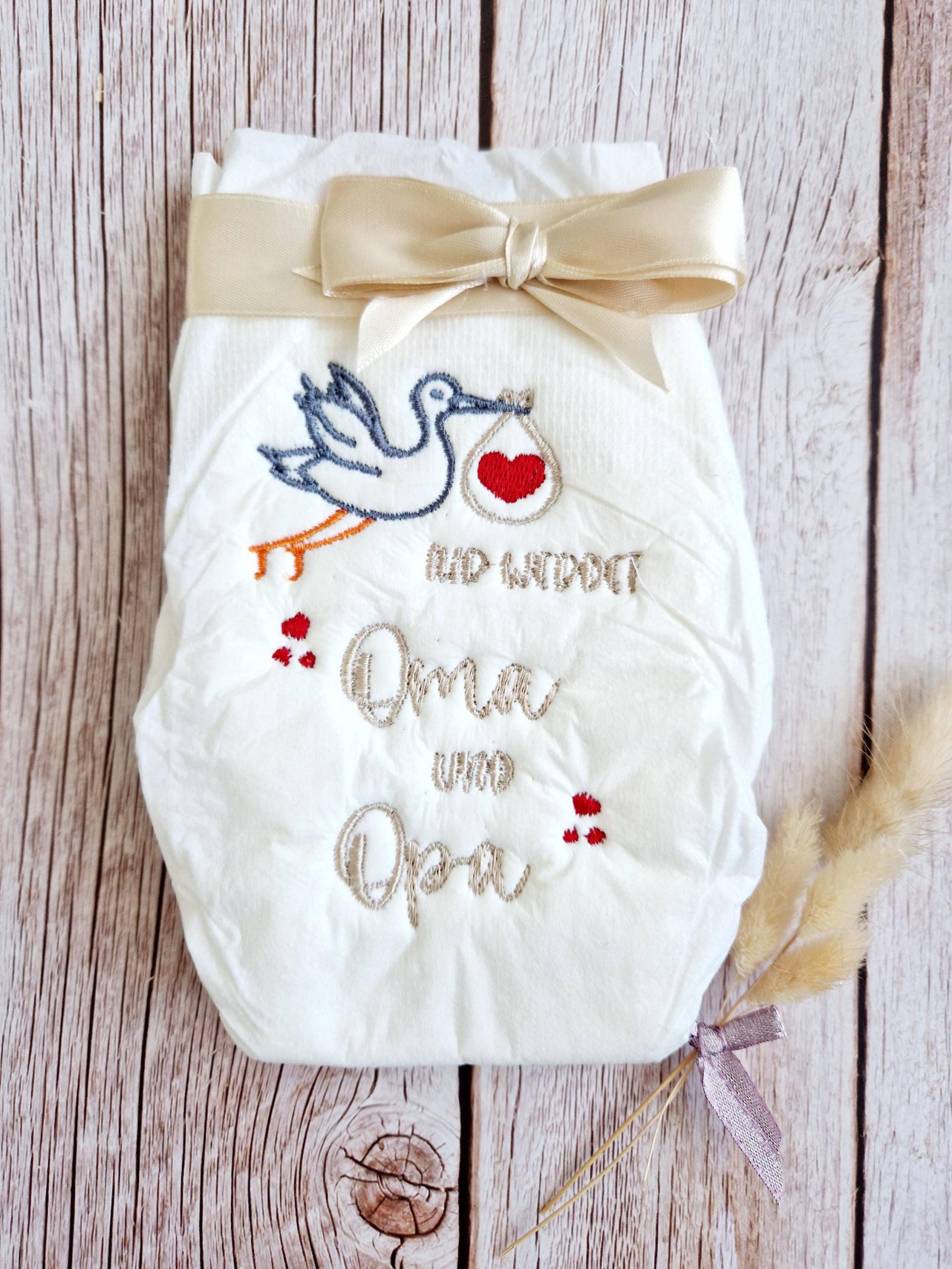 Bestickte Windel Storch "Du Wirst Oma" "Ihr Werdet Oma Und Opa" Zur Schwangerschaft Bestickte Windel Storch "Du Wirst Oma" "Ihr Werdet Oma Und Opa" Zur Schwangerschaft von Etsy - ETStoffzauber