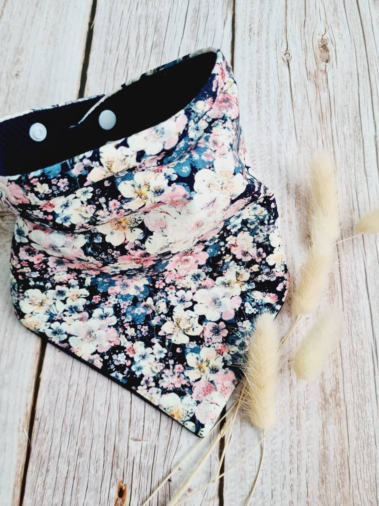 Halstuch Baby Schal Dreieckstuch Dunkelblau Floral Blumen Mädchen 62 68 74 80 86 92 98 104 110 Handmade Halstuch Baby Schal Dreieckstuch Dunkelblau Floral Blumen Mädchen 62 68 74 80 86 92 98 104 110 Handmade von Etsy - ETStoffzauber