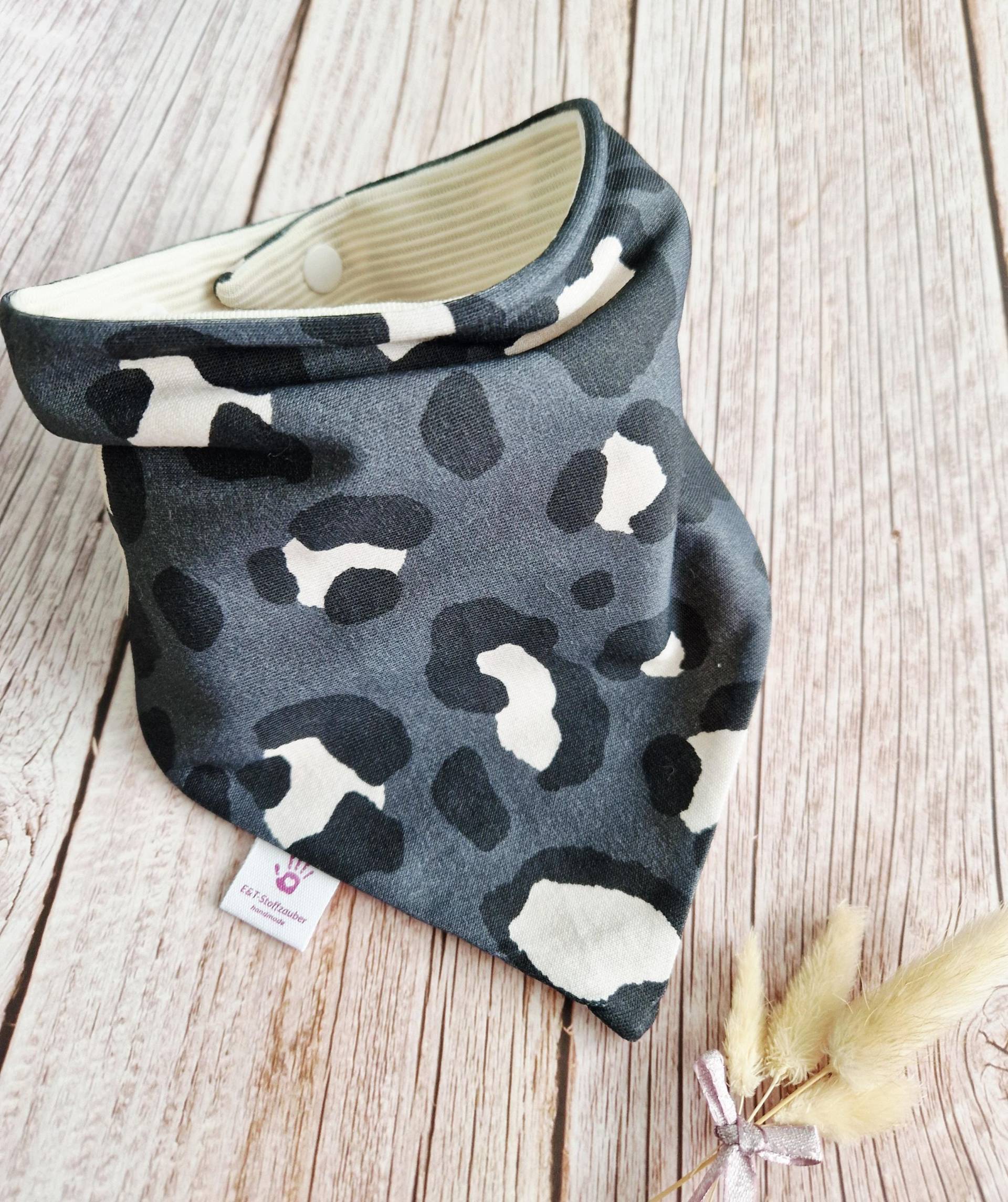 Halstuch Schal Dreieckstuch Leo Panther Animalprint Grau Beige Mädchen Baby 62 68 74 80 86 92 98 104 110 Handmade Halstuch Schal Dreieckstuch Leo Panther Animalprint Grau Beige Mädchen Baby 62 68 74 80 86 92 98 104 110 Handmade von Etsy - ETStoffzauber