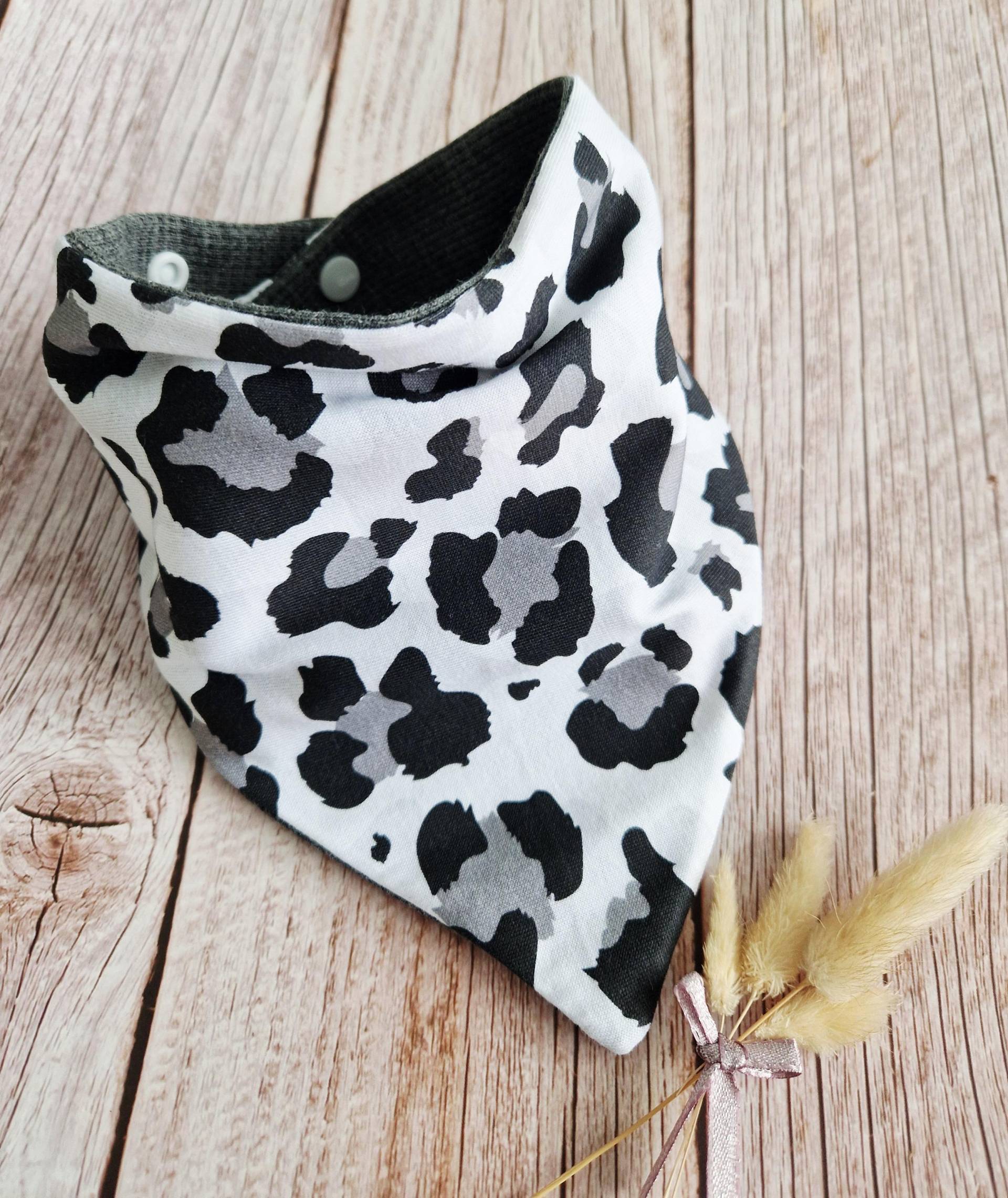 Halstuch Schal Dreieckstuch Leo Panther Animalprint Grau Schwarz Mädchen Baby 62 68 74 80 86 92 98 104 110 Handmade von Etsy - ETStoffzauber