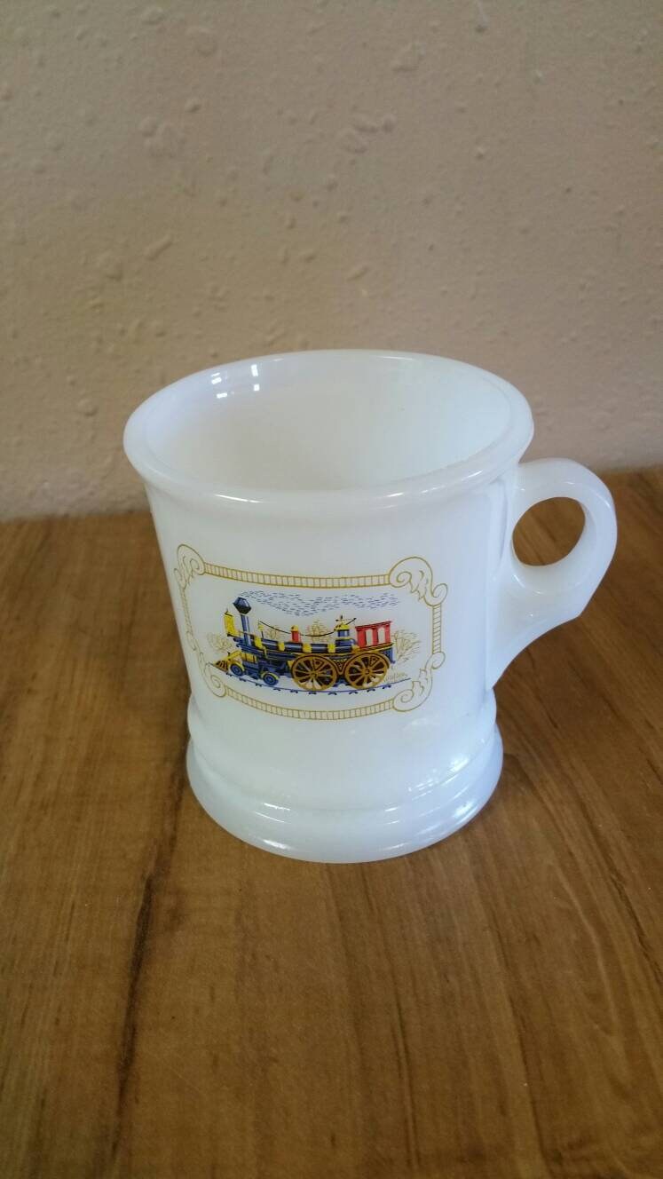 Avon Weiße Milchglas-Kaffeetasse Oder Rasiertasse Mit Zuglok-Design von Etsy - EastIdahoCompany