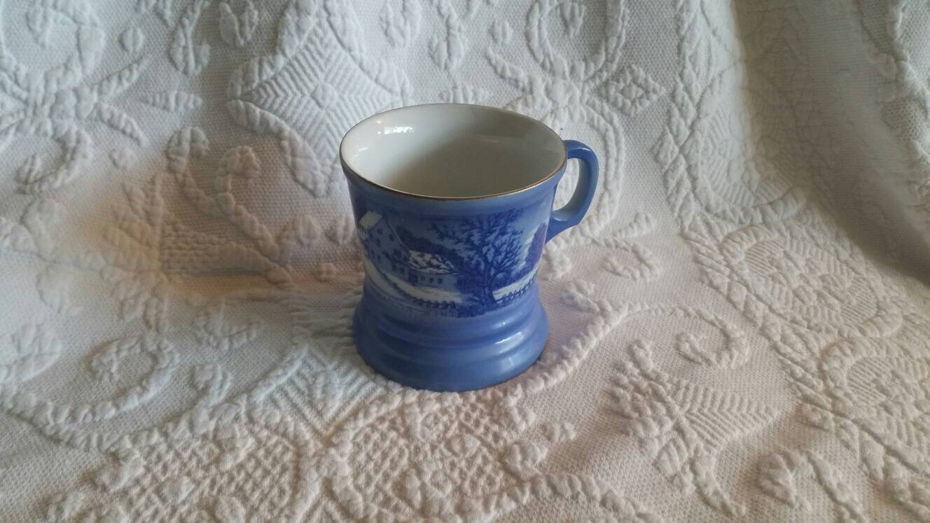 Currier Und Ives, "Das Gehöft Im Winter", Blau-Weiß-Rasierbecher Oder -Tasse, Vintage-Körperpflege-Tool von Etsy - EastIdahoCompany