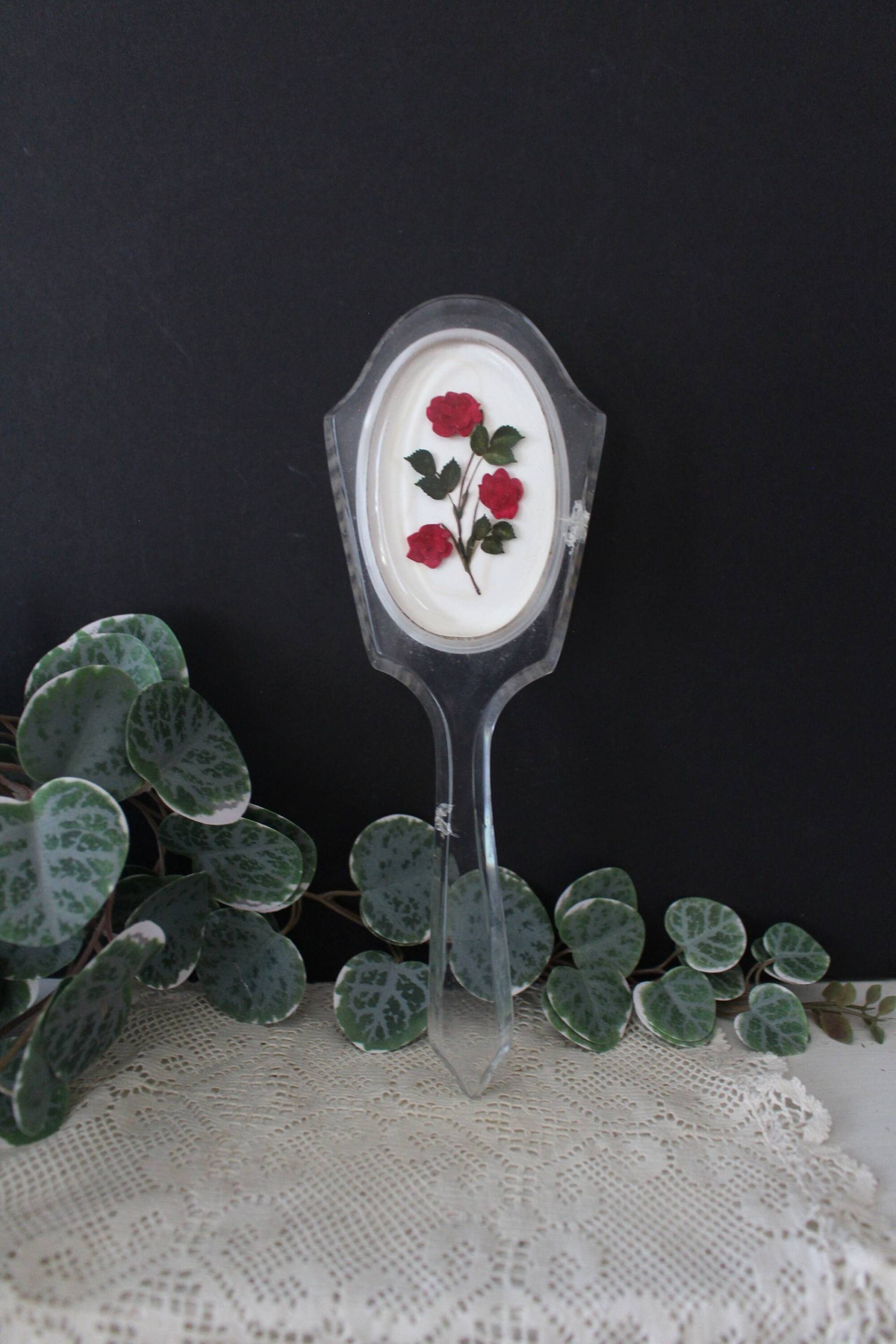 Vintage Gepresste Blumenbürste | Klare Lucite Rot Florale Eitelkeit Dekoration Pinsel Vintage Gepresste Blumenbürste | Klare Lucite Rot Florale Eitelkeit Dekoration Pinsel von Etsy - EastMainVintage
