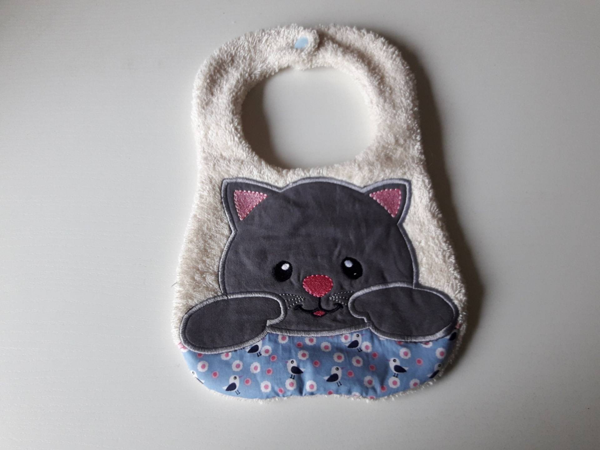 Lätzchen Mit Katze-Applikation Lätzchen Mit Katze-Applikation von Etsy - EasystitchShop