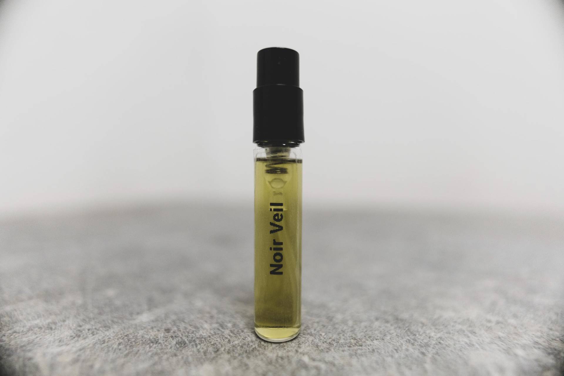 Noir Veil Eau De Parfum Sample 1.7Ml Noir Veil Eau De Parfum Sample 1.7Ml von Etsy - EaudeScentuality