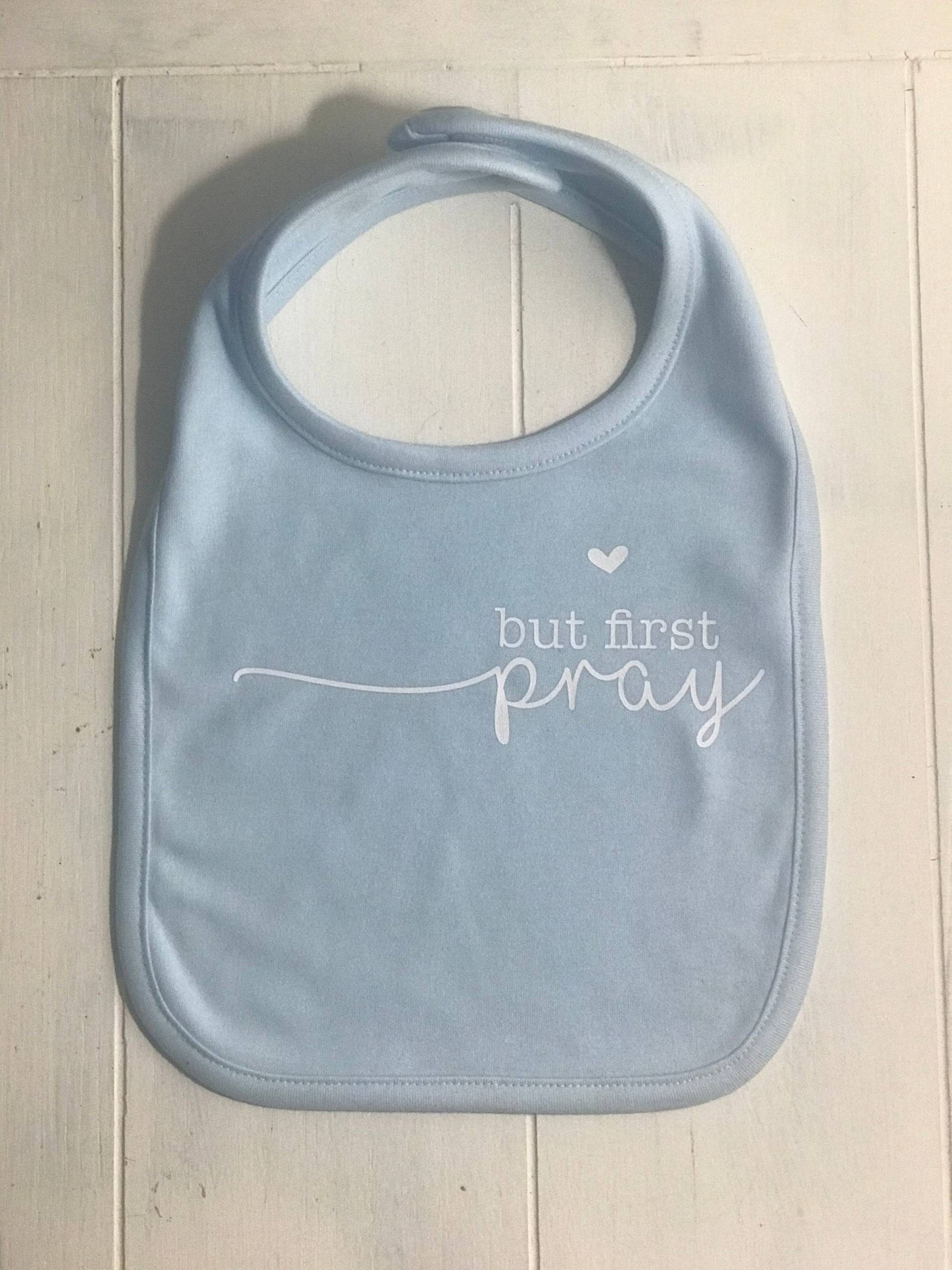 Aber Zuerst Beten/Lustiges Baby Lätzchen Aufstoßen Ankündigung Geschenk Beten Christliche Kleidung Weißer Text von Etsy - EbenezerFire