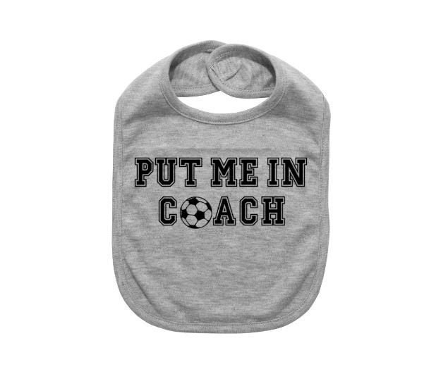 Baby Soccer Bib, Put Me in Coach, Neuborn Apparel, Infant Futbol Bibs, Cute Clothes, Shower Gift von Etsy - EbenezerFire