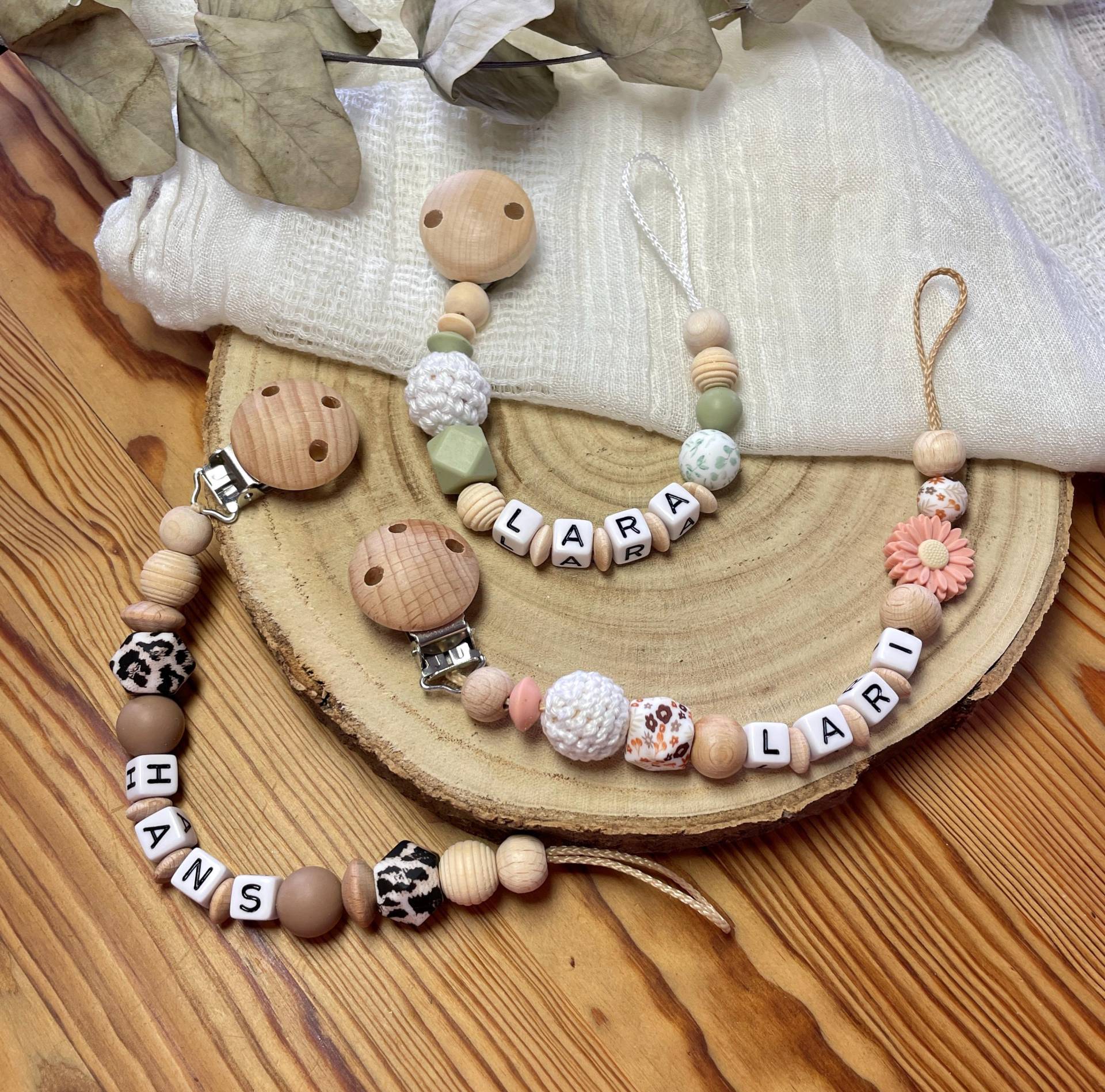 Schnullerkette Mit Namen Personalisiert/Junge Mädchen Häkelperle Blume Leoprint von Etsy - EdelGefaedelShop