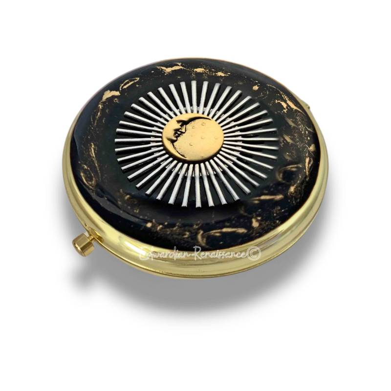 Art Deco Mond Und Sonnenburst Taschenspiegel Handbemalte Schwarze Emaille, Personalisiert Art Deco Mond Und Sonnenburst Taschenspiegel Handbemalte Schwarze Emaille, Personalisiert von Etsy - EdwardianRenaissance