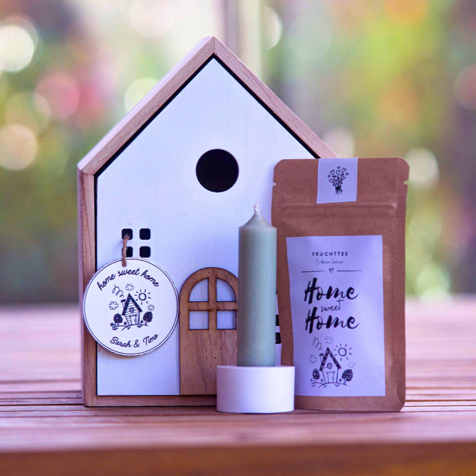 Einzugsgeschenk Haus Deko - Personalisiertes Geschenkset Holzkiste Hausform Mit Namen Kerze & Tee Home Sweet Geschenk Nachbarn Einzugsgeschenk Haus Deko - Personalisiertes Geschenkset Holzkiste Hausform Mit Namen Kerze & Tee Home Sweet Geschenk Nachbarn von Etsy - EinzelstueckimGlueck