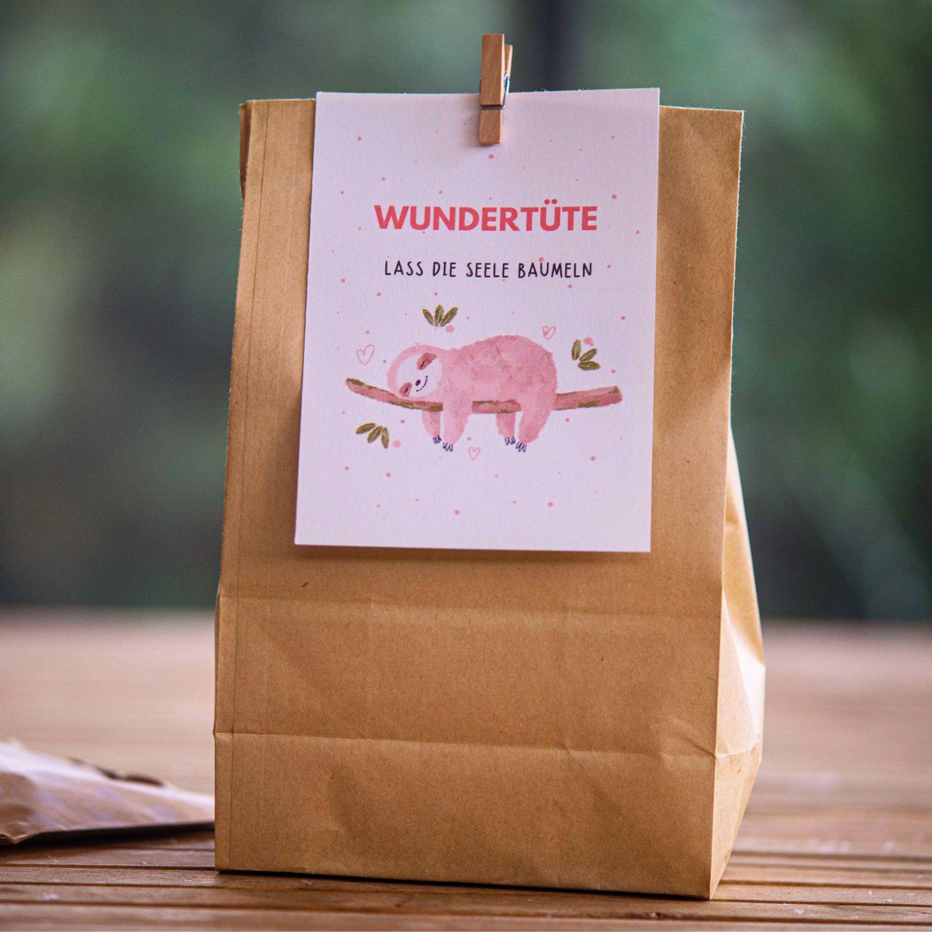 Wundertüte „Lass Die Seele Baumeln" - Wellness Geschenk Für Frauen, Kleine Auszeit Mit Badebombe, Tee & Mehr, Kleine Pause in Der Tüte Wundertüte „Lass Die Seele Baumeln" - Wellness Geschenk Für Frauen, Kleine Auszeit Mit Badebombe, Tee & Mehr, Kleine Pause in Der Tüte von Etsy - EinzelstueckimGlueck