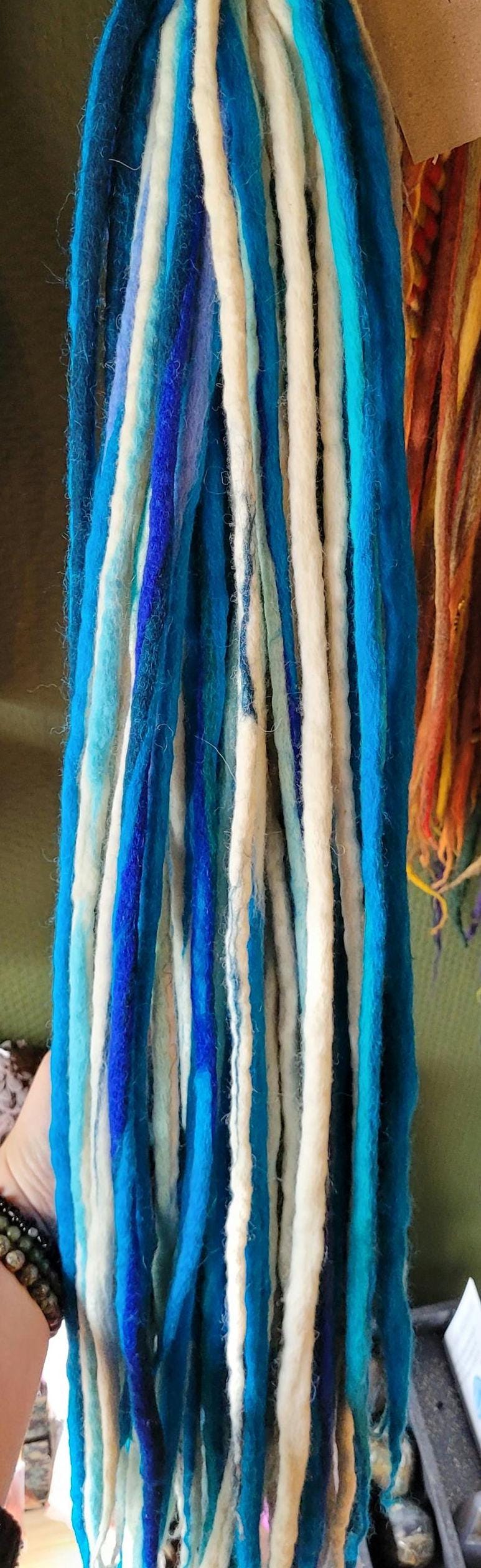 Wolldreads Full Set 40 Stück De "Blue Lagoon", Blautöne Und Weiß, Vikingdreads, 70-80cm von Etsy - ElderandHolly