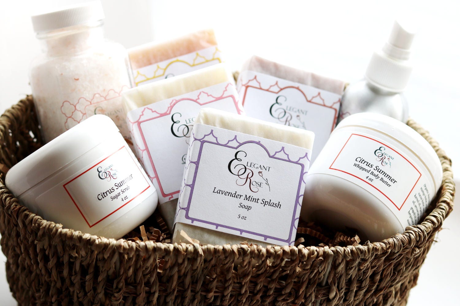 Luxus-Spa-Geschenkkorb Seife, Raumspray, Badesalz, Zuckerpeeling, Körperbutter von Etsy - ElegantRoseBoutique