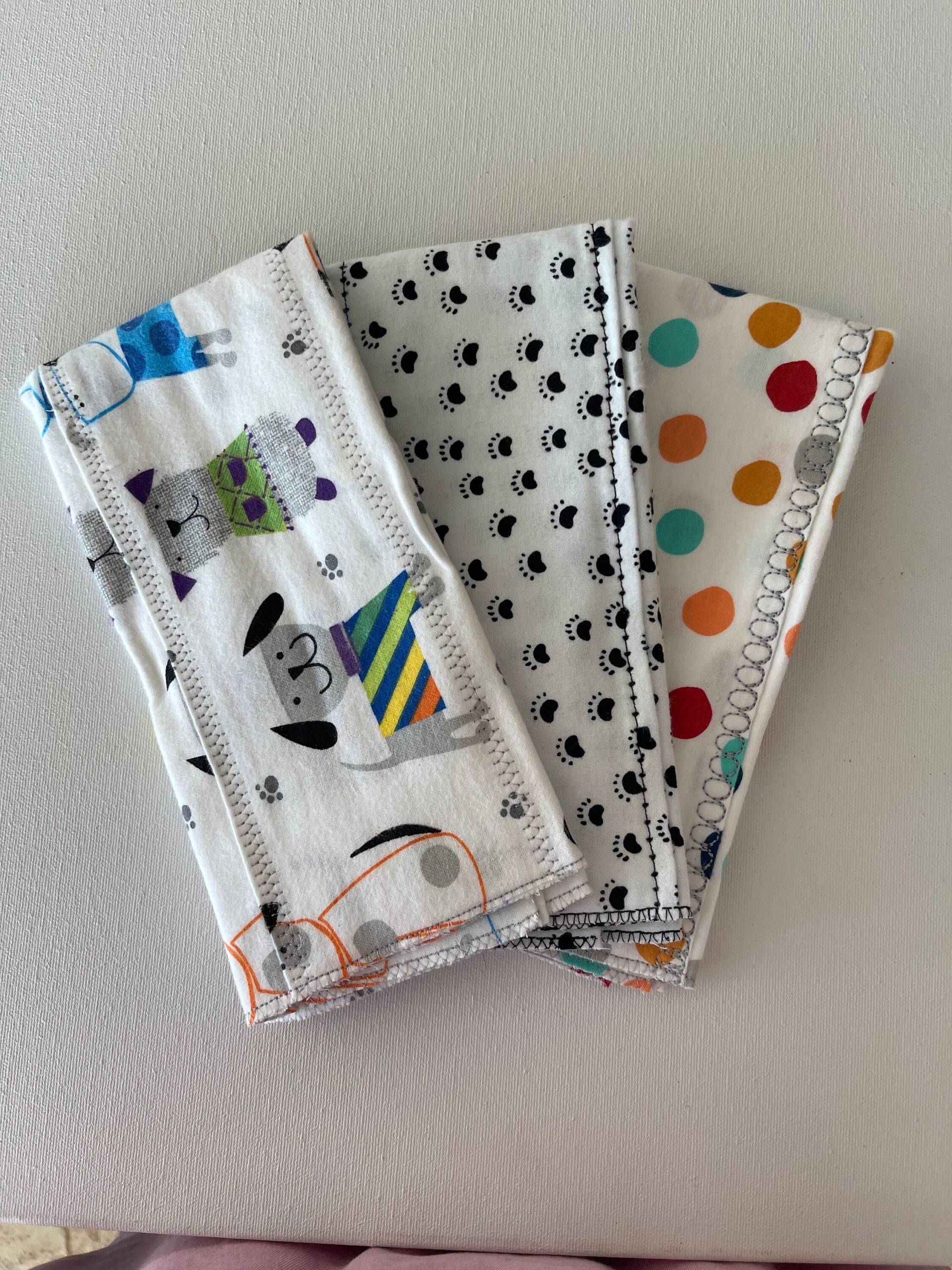 Hunde, Pfoten Und Punkte Spucktuch von Etsy - ElliesCraftRoom
