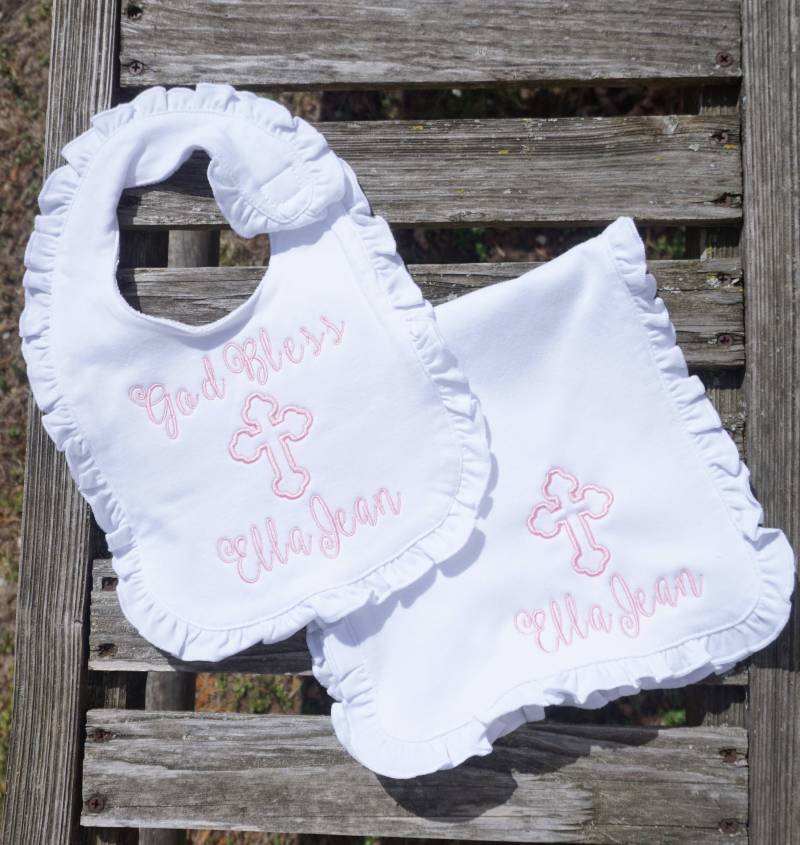 Taufe Geschenk-Set Baby Mädchen Lätzchen Personalisiert Geschenk Weiß Personalisierte Spucktücher von Etsy - EmBrodashop