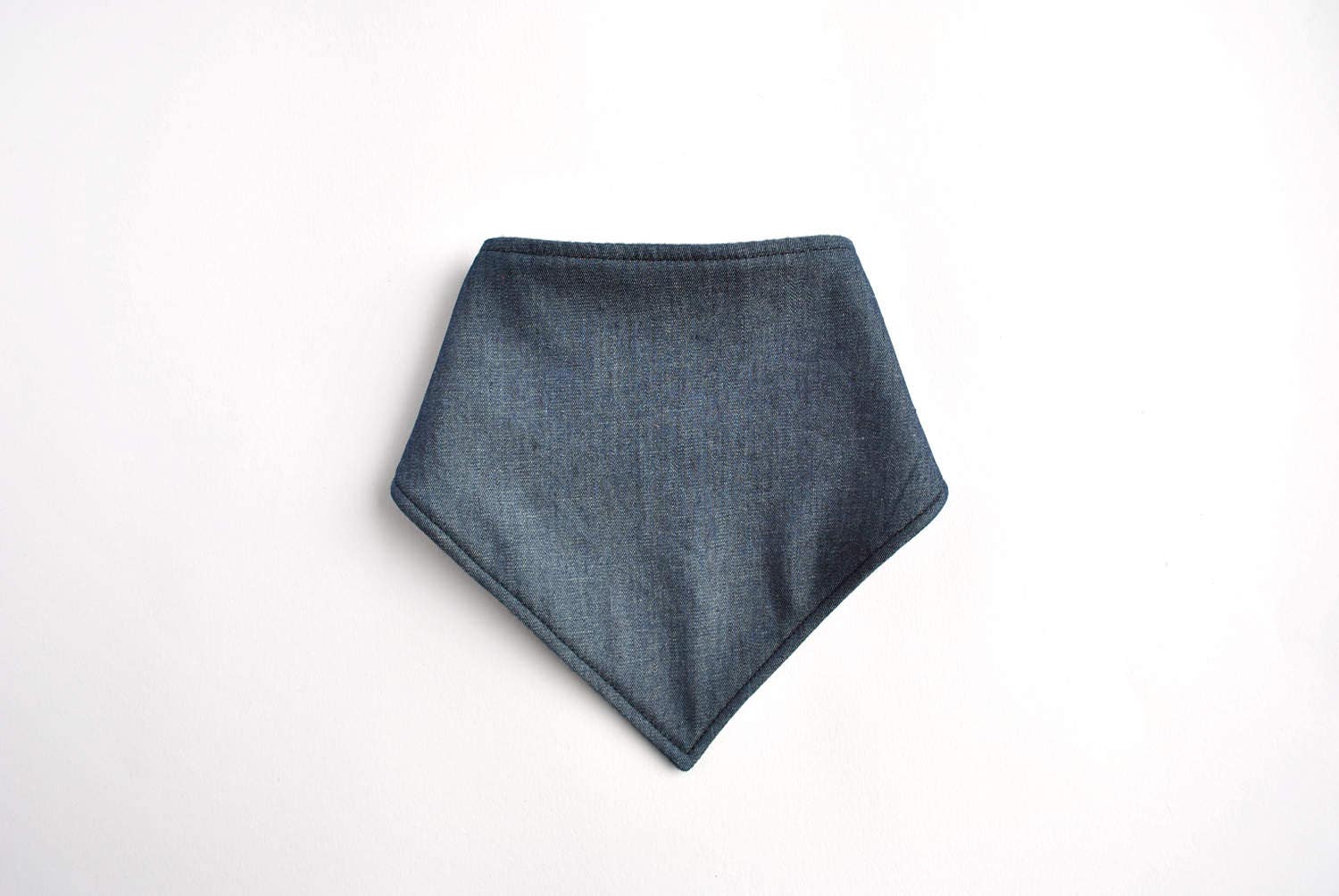 Dark Denim Bandana Lätzchen. Unisex Lätzchen in Blau. Super Weiches Sabber Fleece Und Baumwolle Baby von Etsy - EmmaNealeHandmade