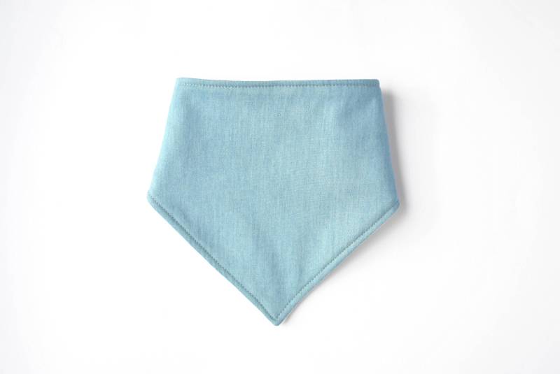 Denim Sabber Lätzchen Für Baby. Unisex Bandana Jungen Oder Mädchen in Hellem Denim. Tolles Zum Beißen. Weiche Fleece Und Baumwolle Baby Lätzchen von Etsy - EmmaNealeHandmade
