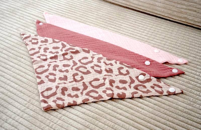 Dreieckstücher, Musselintuch Baby, Halstuch Dreieckstuch Babygeschenke, Baby Halstuch, Personalisiert, Latz von Etsy - EmmaundAntonShop