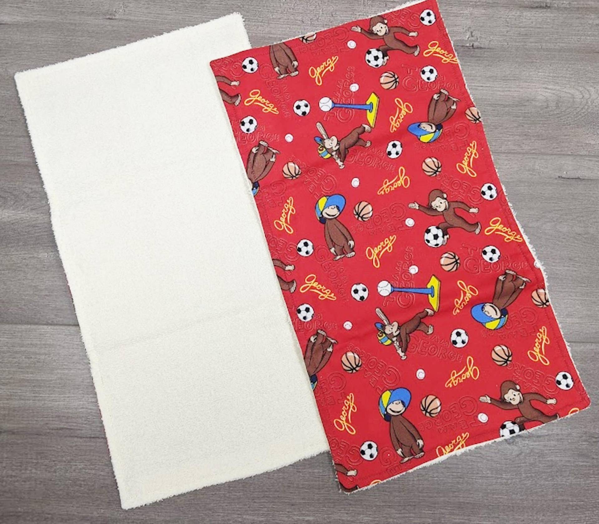 Fertig Zum Versand Leinen 2 Stück Set Neugeborenen Layette Baby Shower Geschenk Jungs Rot Braun Neugierig Affen Thema Frottee Tuch Rücken Fertig Zum Versand Leinen 2 Stück Set Neugeborenen Layette Baby Shower Geschenk Jungs Rot Braun Neugierig Affen Thema Frottee Tuch Rücken von Etsy - EmmerlusDesigns