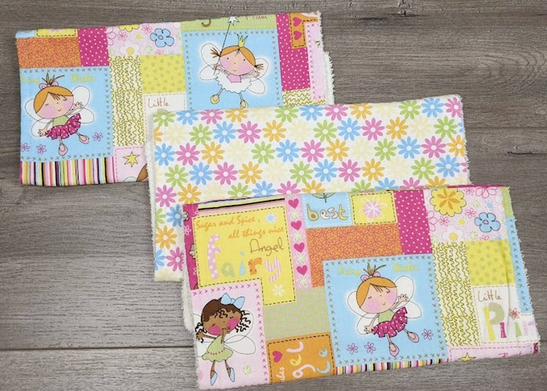 Fertig Zum Versand Leinen 3 Stück Set Neugeborenen Layette Baby Shower Geschenk Mädchen Feen Flügel Blumen Frottee Tuch Fertig Zum Versand Leinen 3 Stück Set Neugeborenen Layette Baby Shower Geschenk Mädchen Feen Flügel Blumen Frottee Tuch von Etsy - EmmerlusDesigns