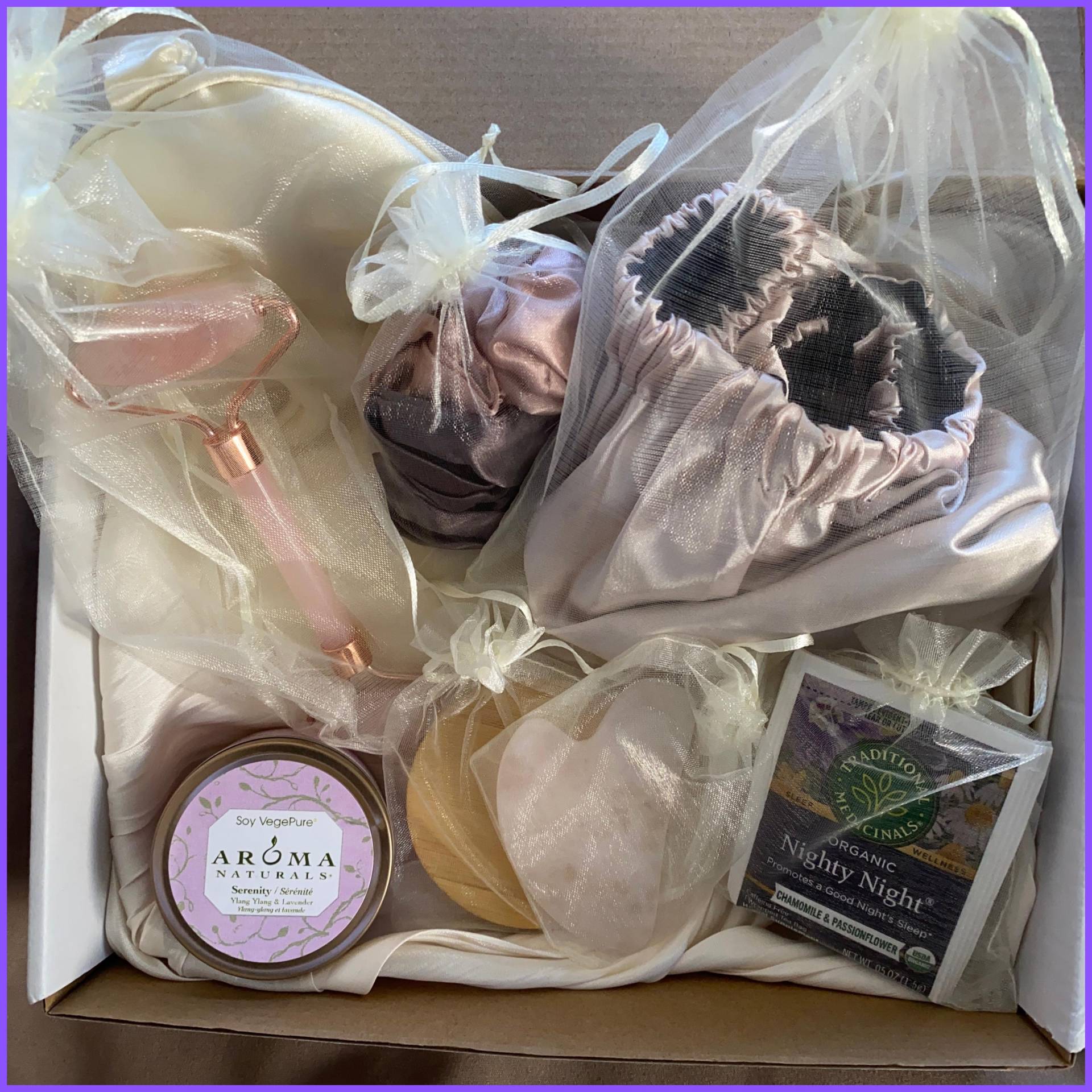 Beauty Sleep Set | Luxuriöse Rosenquarz & Satin Geschenkbox Gua Sha Roller Für Gesichts-Pflege von Etsy - Emotionswandel
